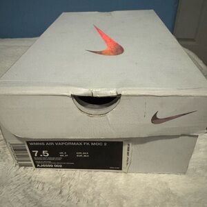 Nike WMNS Air Vapormax FK Moc 2 Box with Red Swoosh